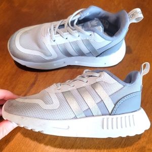 Adidas toddler/kids White Sneakers size 9